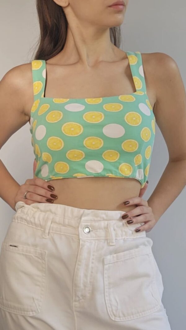 CROPPED VERDE ESTAMPA DE LARANJA